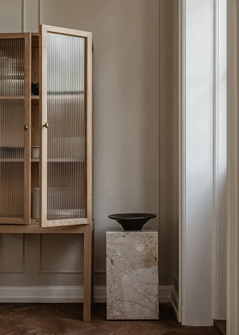 Audo Copenhagen Plinth Tall, grey galaxy marble fra> Sideborde Og Små Borde