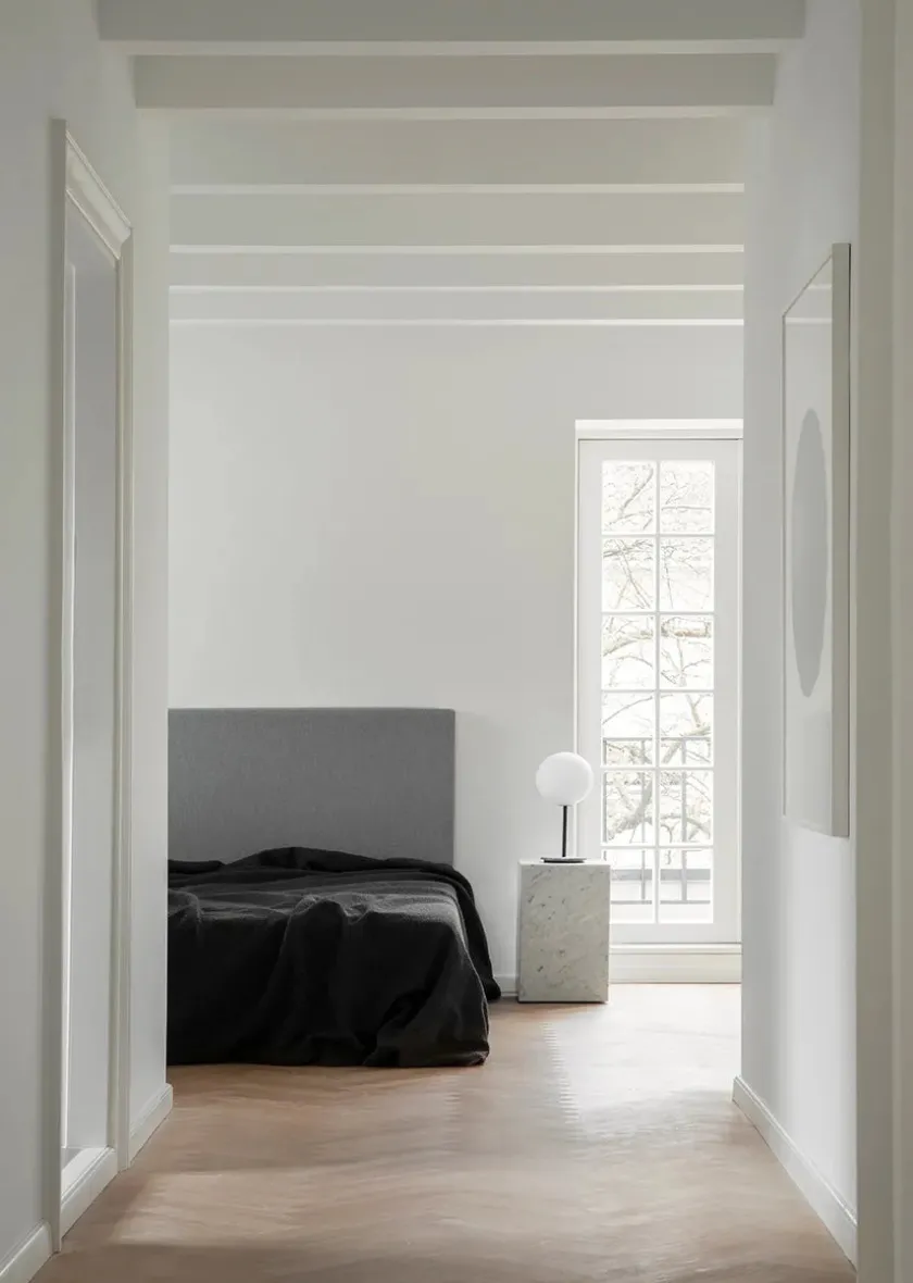 Audo Copenhagen Plinth Tall, grey galaxy marble fra> Sideborde Og Små Borde