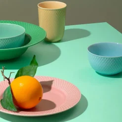 Lyngby Porcelæn Rhombe dyb tallerken, turkis Ø24,5 cm fra><noscript><img width=