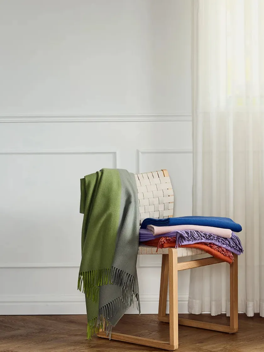 Silkeborg Uldspinderi Secret Plaid, granite/black fra> Puder Og Plaider