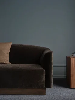 New Works Shore Sofa 2 Seater Plinth, umber fra> Sofaer