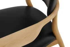 Stellar Works Slow lounge chair med armlæn fra i egetræ og sort læder><noscript><img width=