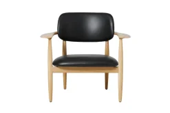 Stellar Works Slow lounge chair med armlæn fra i egetræ og sort læder><noscript><img width=