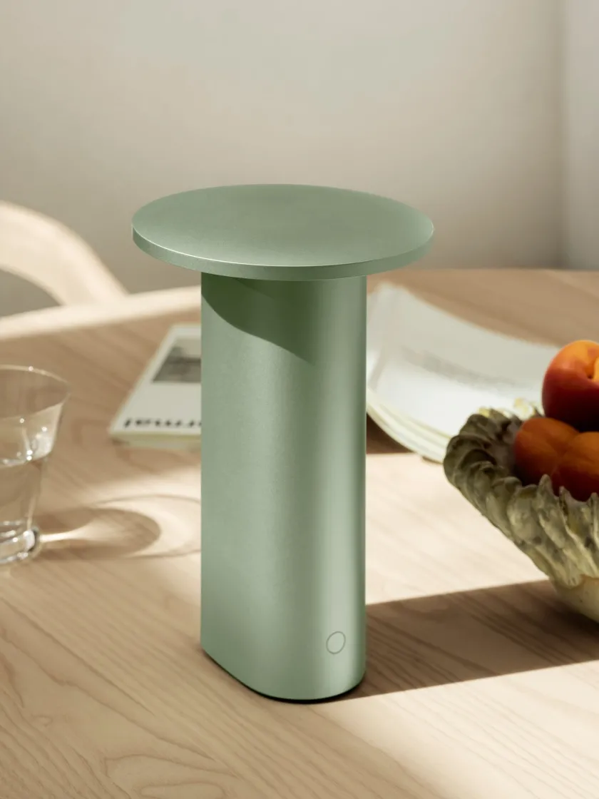 Fritz Hansen Solae Portable lampe af Cecilie Manz> Portable Lamper|Spots