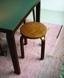 Artek Stool E60, sortlakeret fra><noscript><img width=