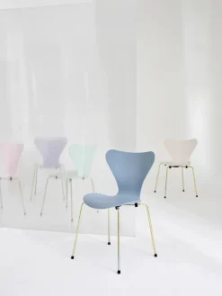 Fritz Hansen 70th Anniversary Edition 3107 Spisebordsstol, 7:14 AM Beige af Arne Jacobsen><noscript><img width=