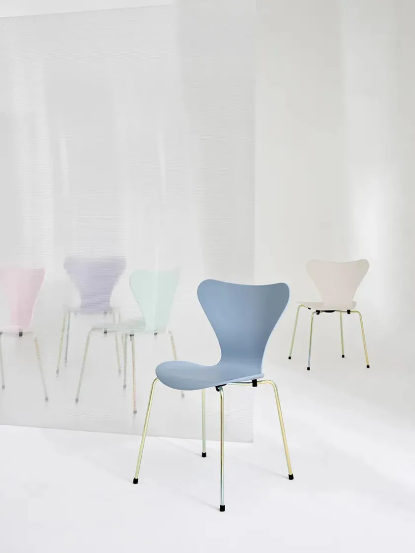 Fritz Hansen 70th Anniversary Edition 3107 Spisebordsstol, 7:14 AM Beige af Arne Jacobsen> Spisebordsstole
