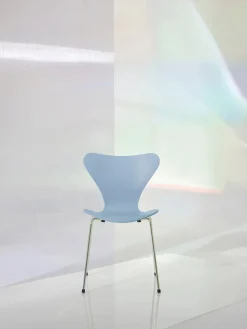 Fritz Hansen 70th Anniversary Edition 3107 Spisebordsstol, 7:14 AM Green af Arne Jacobsen><noscript><img width=