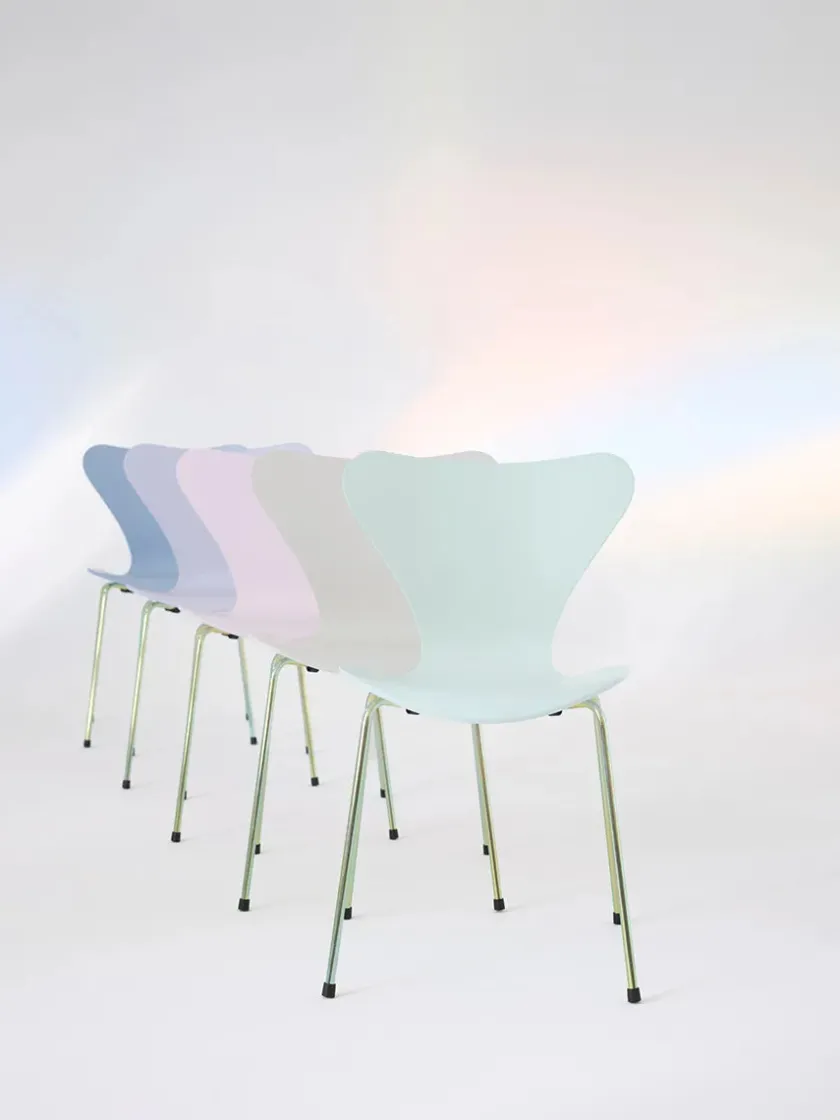 Fritz Hansen 70th Anniversary Edition 3107 Spisebordsstol, 7:14 AM Green af Arne Jacobsen> Spisebordsstole