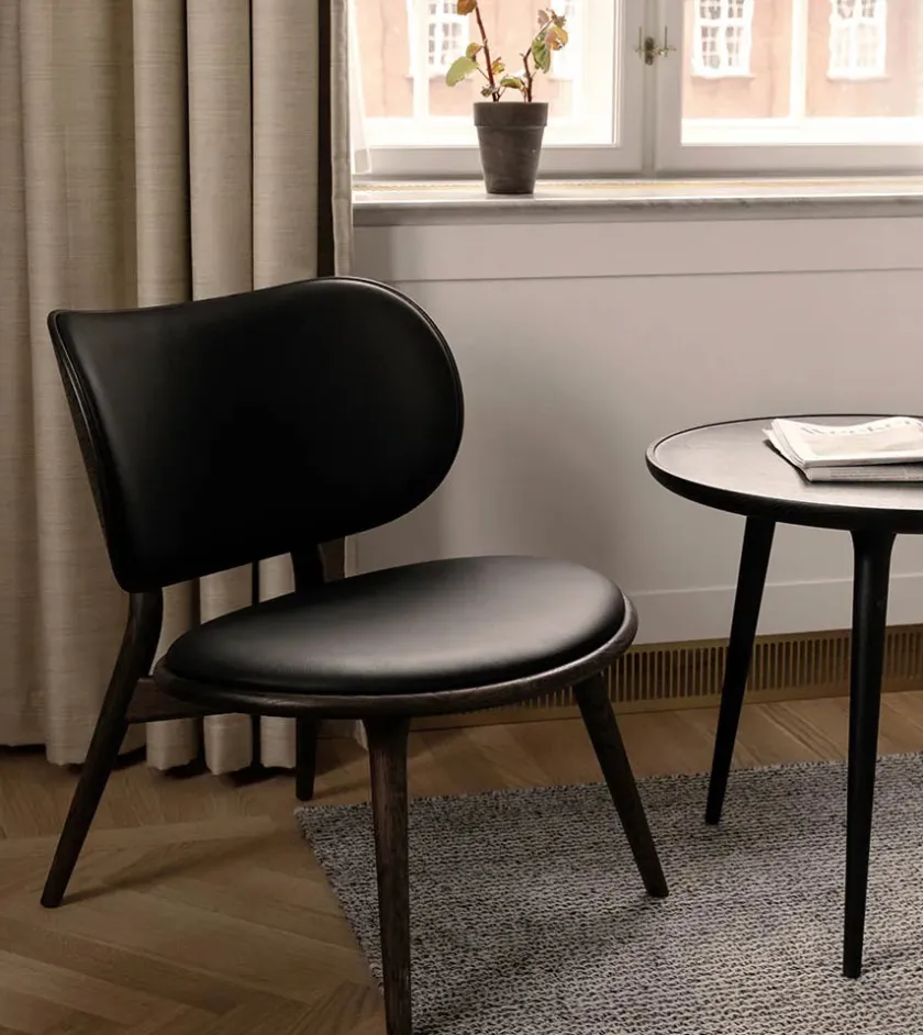 Mater The Lounge Chair, sort bøg med sort læder fra> Loungestole|Lænestole