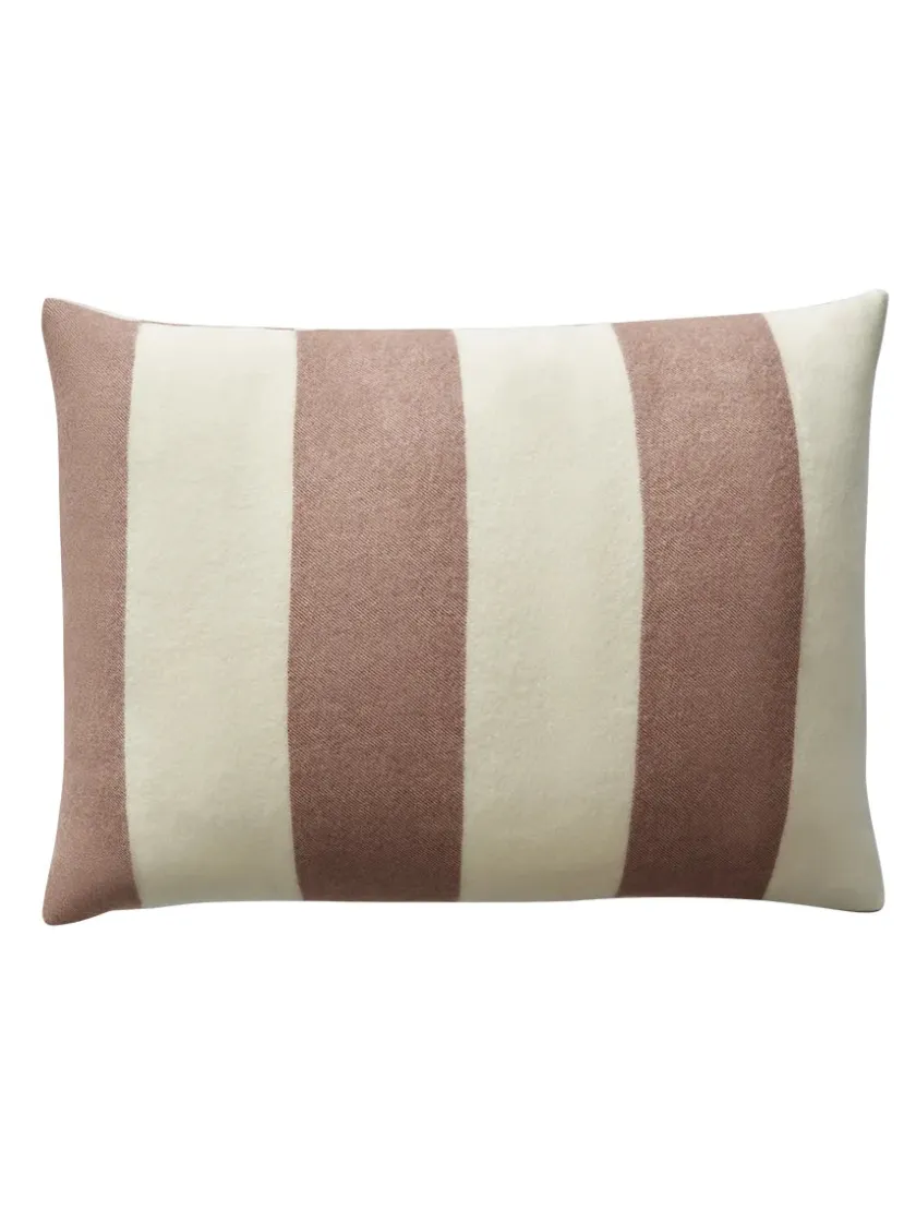 Silkeborg Uldspinderi The Sweater Cushion, cobalt fra> Puder Og Plaider|Puder