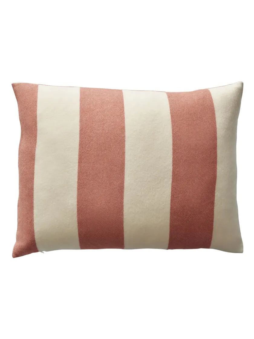Silkeborg Uldspinderi The Sweater Cushion, golden yellow fra> Puder Og Plaider|Puder