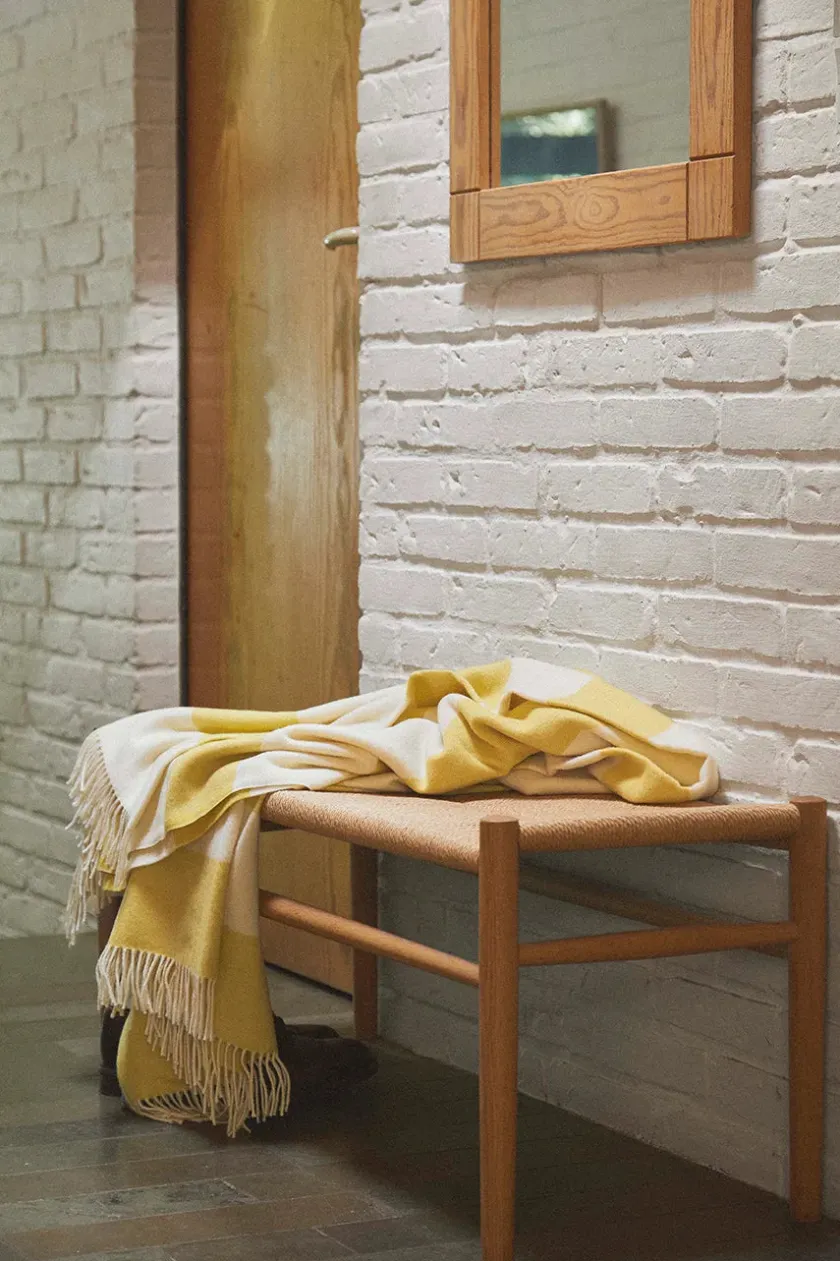 Silkeborg Uldspinderi The Sweater Plaid, golden yellow fra> Puder Og Plaider