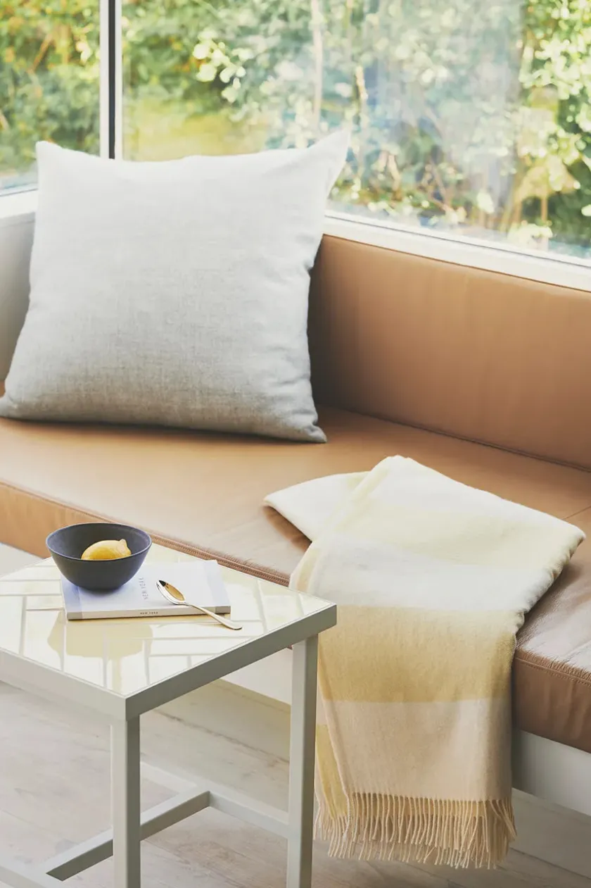 Silkeborg Uldspinderi The Sweater Plaid, golden yellow fra> Puder Og Plaider