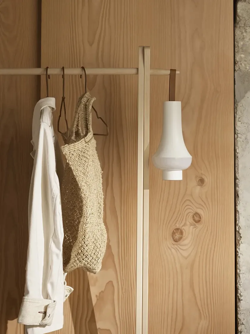 Louis Poulsen Tomoshi Portable, white fra> Portable Lamper|Spots