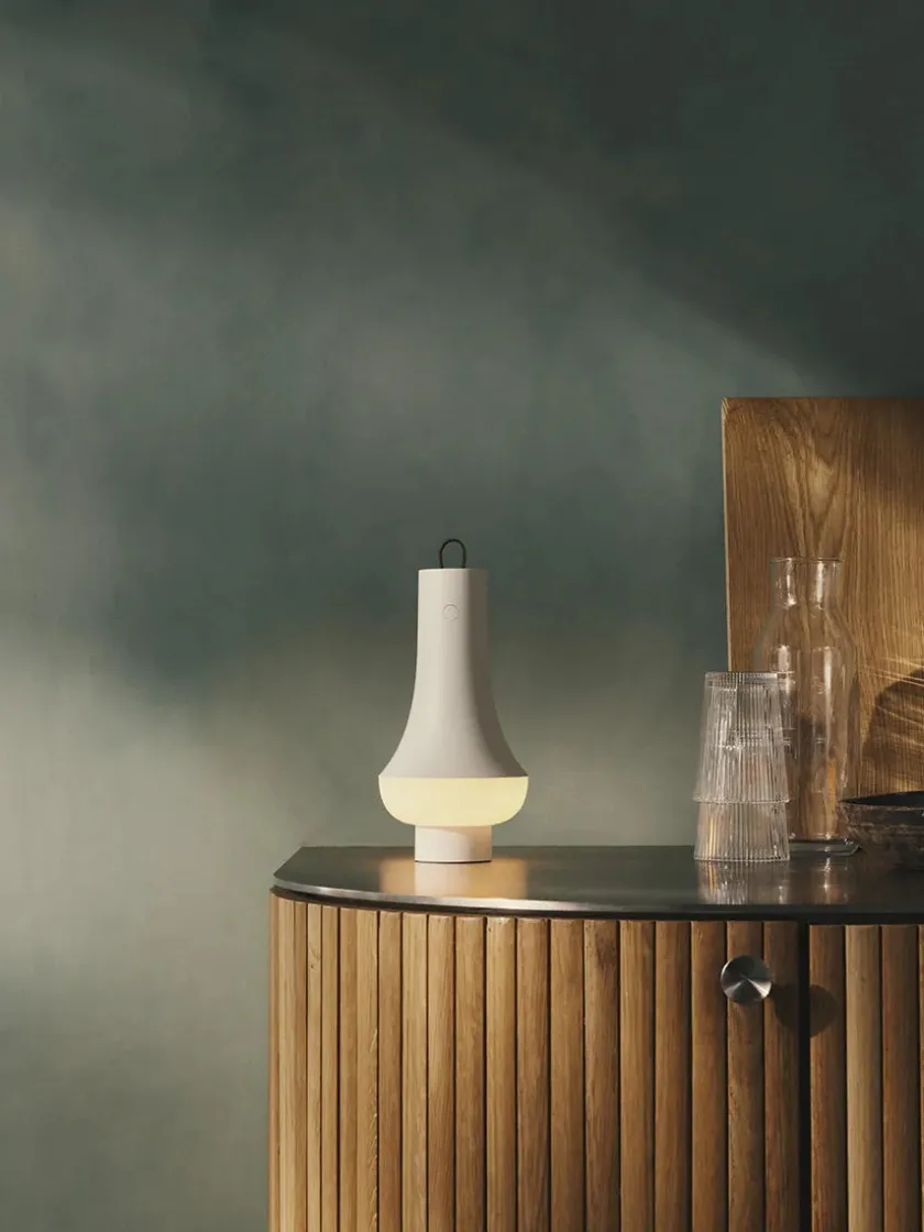Louis Poulsen Tomoshi Portable, white fra> Portable Lamper|Spots