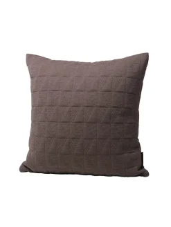 Fritz Hansen Trapez Pude 50x50 i earth brown af Arne Jacobsen> Puder Og Plaider|Puder