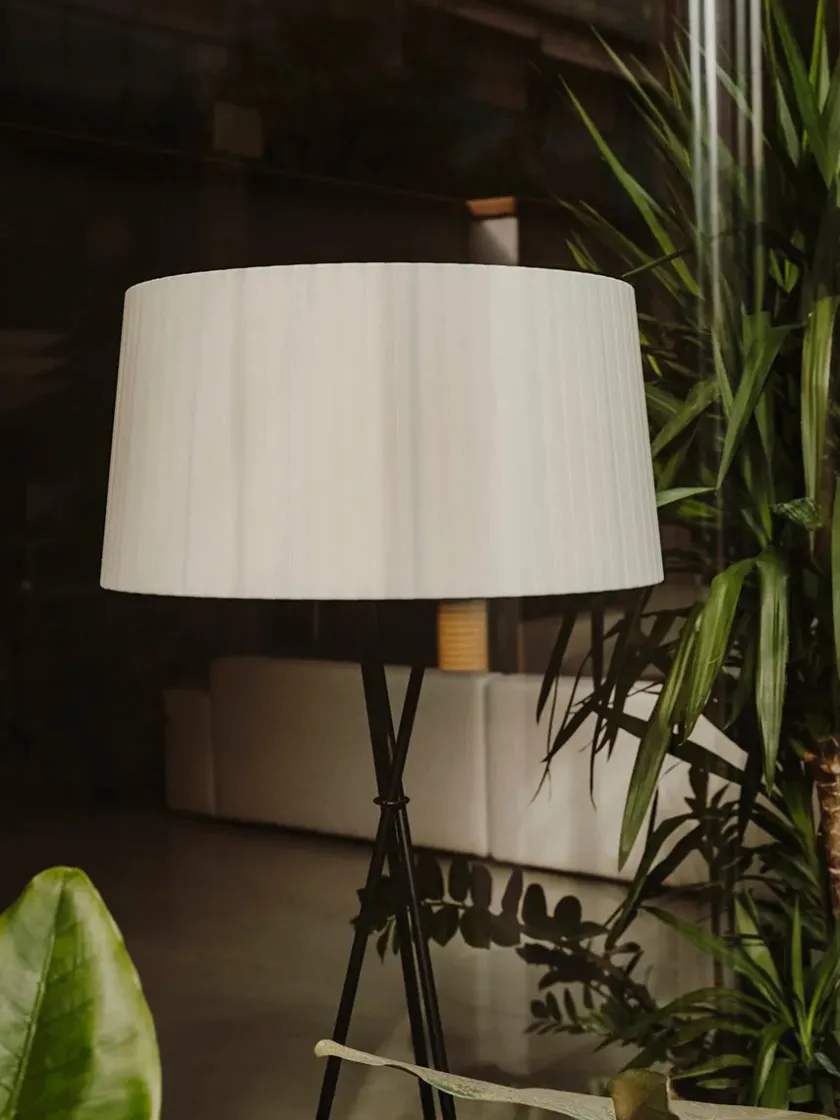 Santa & Cole Tripode Gulvlampe fra Santa and Cole, bretona stripe (G5)> Gulvlamper|Spots