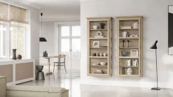 Lindebjerg Design Væghængt Vitrineskab N4, light oak fra> Vitrineskabe