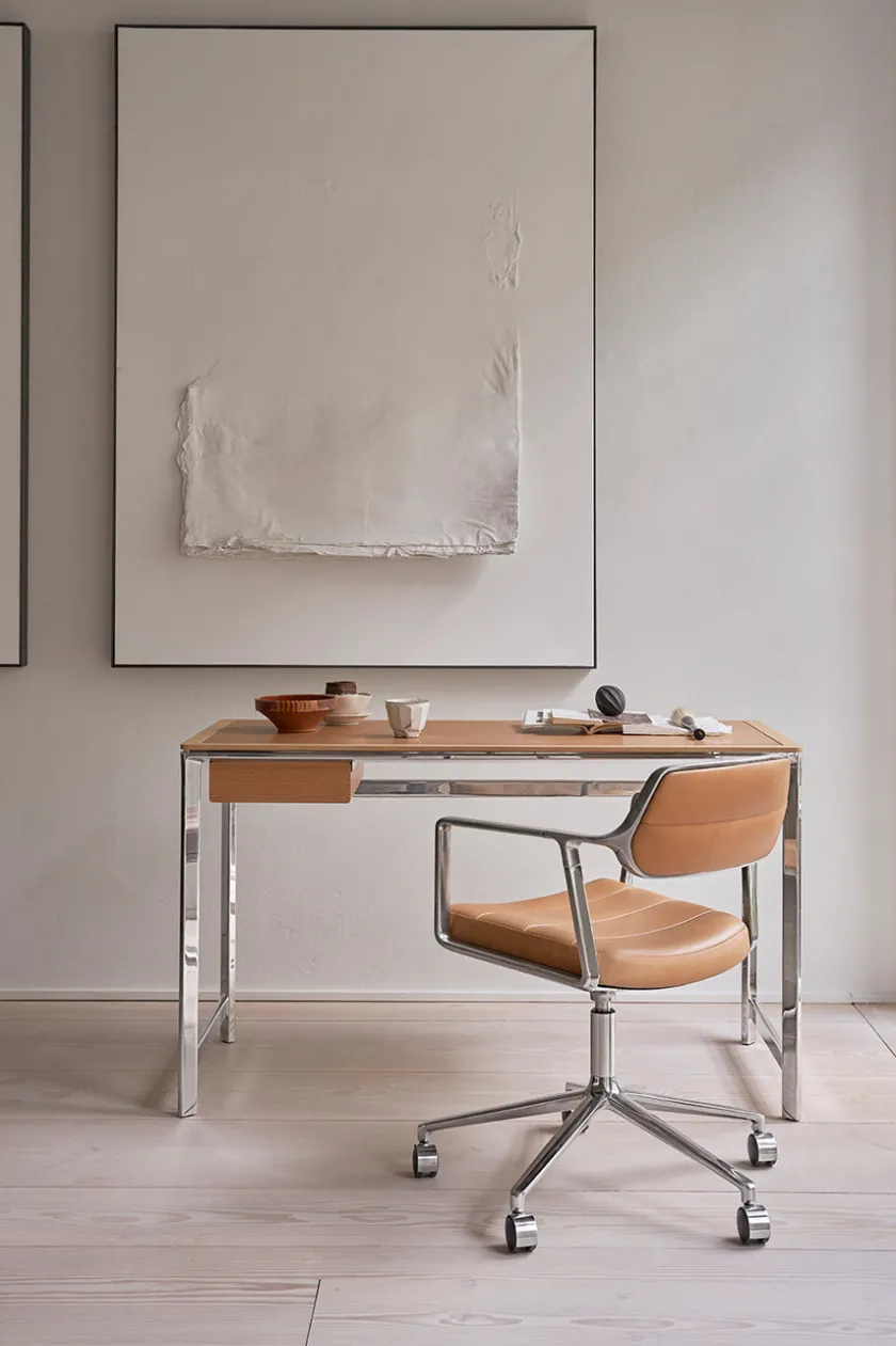 Vipp 430 Studio Desk, camel leather fra> Skriveborde
