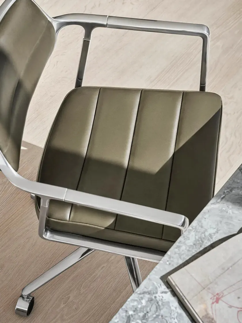 Vipp 453 Swivel+ Chair m/hjul, bosco grøn læder fra> Kontorstole