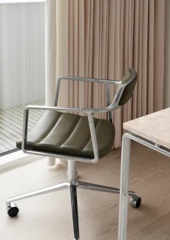Vipp 452 Swivel Chair m/hjul, camel læder fra><noscript><img width=