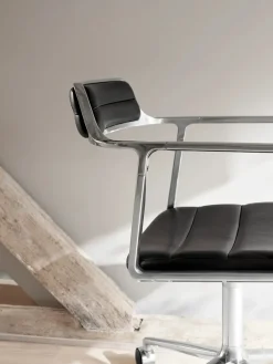 Vipp 452 Swivel Chair m/hjul, dark sand fra><noscript><img width=
