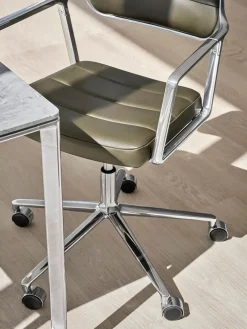 Vipp 453 Swivel+ Chair m/hjul, sort læder fra><noscript><img width=