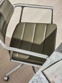 Vipp 453 Swivel+ Chair m/hjul, sort læder fra><noscript><img width=