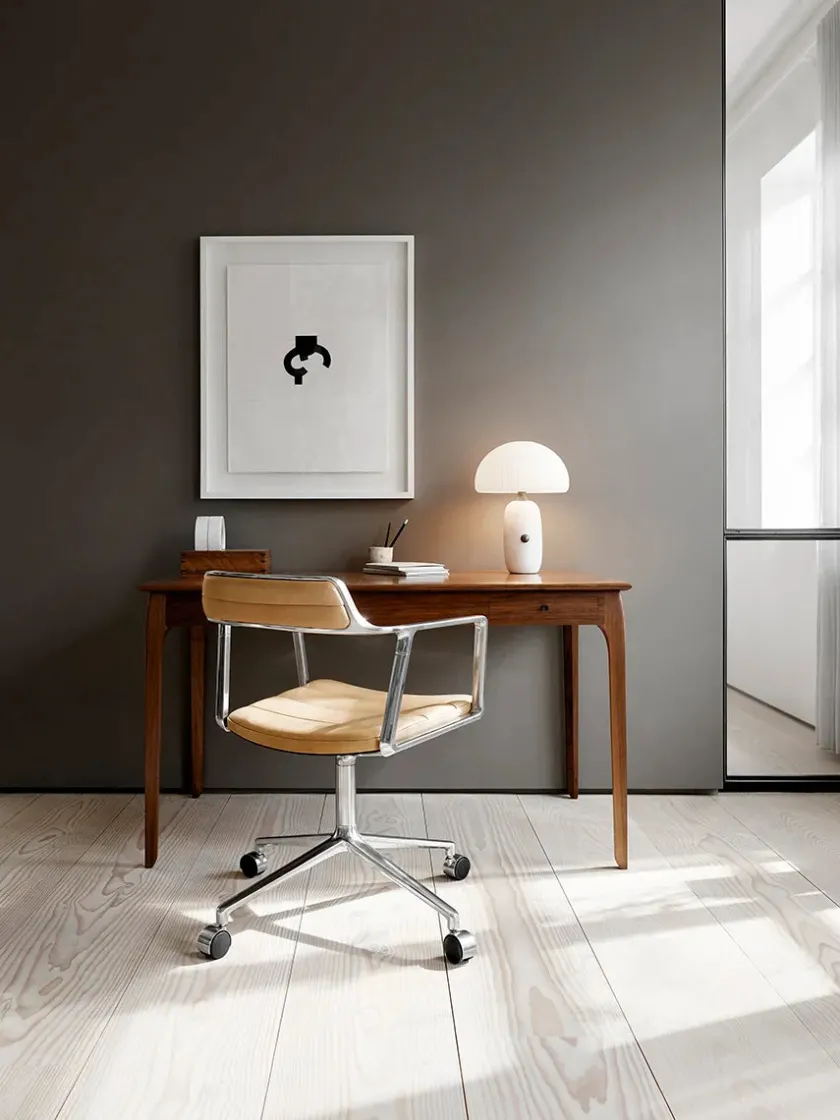 Vipp 452 Swivel Chair m/sort stel & hjul, sort læder fra> Kontorstole
