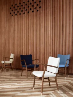 Carl Hansen & Søn VLA61 Monarch Chair af Vilhelm Lauritzen><noscript><img width=