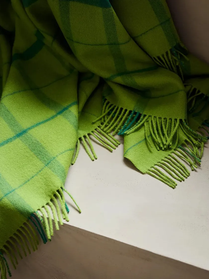 Silkeborg Uldspinderi Warp & Weft Plaid, concrete/midnight fra> Puder Og Plaider