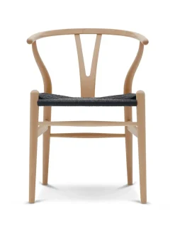 Carl Hansen & Søn Y-stol CH24, Bøg sæbe med sort flet af Hans J. Wegner><noscript><img width=