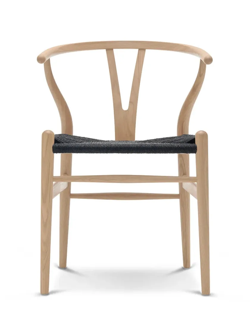 Carl Hansen & Søn Y-stol CH24, Eg hvidolie med sort flet af Hans J. Wegner> Spisebordsstole