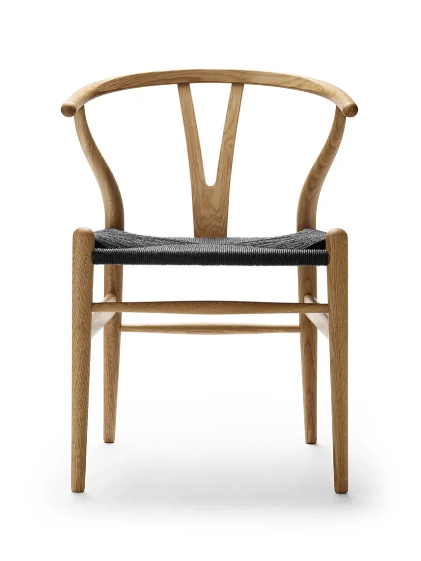Carl Hansen & Søn Y-stol CH24, Eg hvidolie med sort flet af Hans J. Wegner> Spisebordsstole