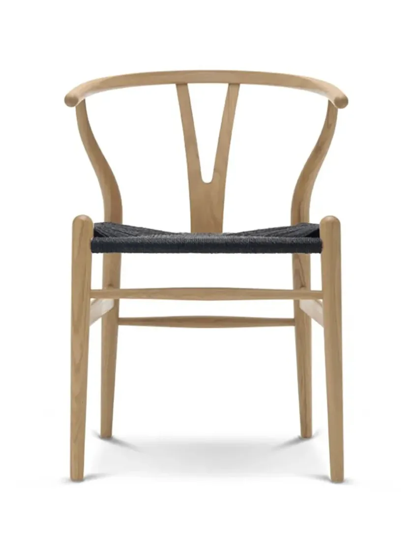 Carl Hansen & Søn Y-stol CH24, Eg hvidolie med sort flet af Hans J. Wegner> Spisebordsstole