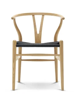 Carl Hansen & Søn Y-stol CH24, Eg lak med sort flet af Hans J. Wegner> Spisebordsstole