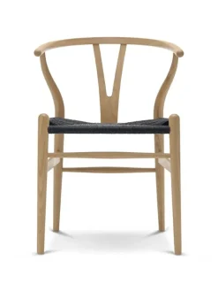Carl Hansen & Søn Y-stol CH24, Eg lak med sort flet af Hans J. Wegner><noscript><img width=