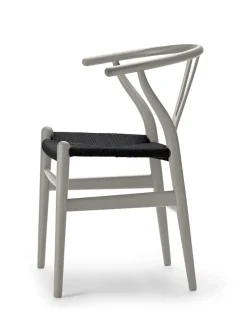 Carl Hansen & Søn Y-stol CH24 Soft Natural White med sort flet af Hans J. Wegner><noscript><img width=